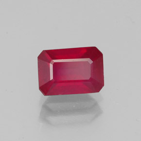 Rubis rouge naturelle taille émeraude, 1,52 ct, VS-SI