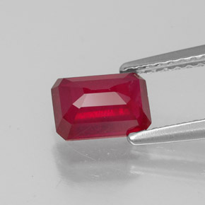 Rubis rouge naturelle taille émeraude, 1,52 ct, VS-SI