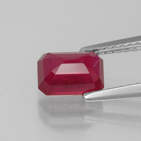 Rubis rouge naturelle taille émeraude, 1,56 ct, VS-SI