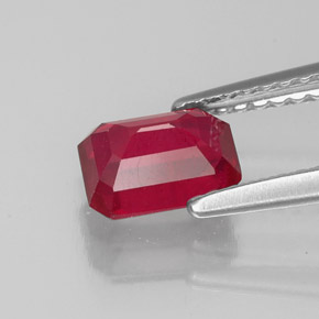 Rubis rouge naturelle taille émeraude, 1,27 ct, VS-SI