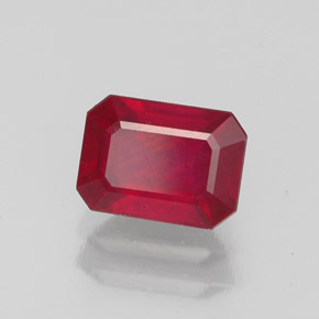 Rubis rouge naturelle taille émeraude, 1,63 ct, VS-SI