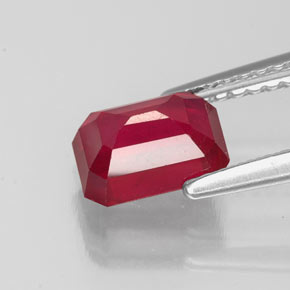 Rubis rouge naturelle taille émeraude, 1,63 ct, VS-SI