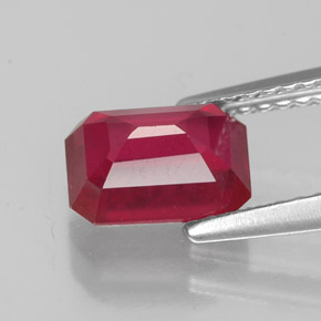 Rubis rouge naturelle taille émeraude, 2,04 ct, VS-SI