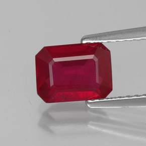 Rubis rouge naturelle taille émeraude, 1,80 ct, VS-SI