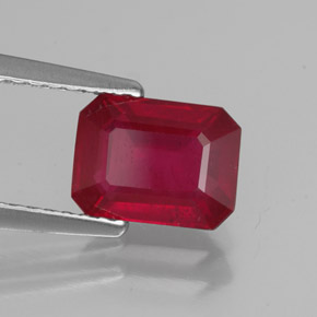Rubis rouge naturelle taille émeraude, 1,80 ct, VS-SI