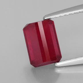 Rubis rouge naturelle taille émeraude, 1,87 ct, SI