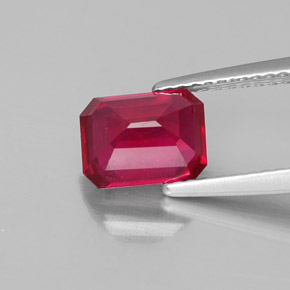 Rubis rouge naturelle taille émeraude, 2,06 ct, VS-SI