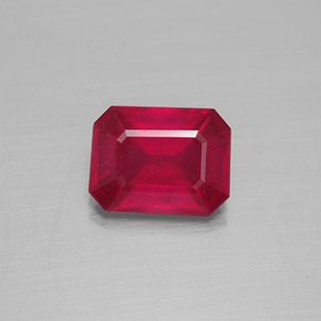 Rubis rouge naturelle taille émeraude, 1,72 ct, VS-SI