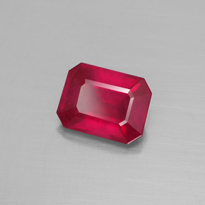 Rubis rouge naturelle taille émeraude, 1,72 ct, VS-SI