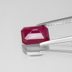 Rubis rouge naturelle taille émeraude, 1,94 ct, VS-SI