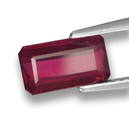 Rubis rouge naturelle taille émeraude, 1,71 ct, VS-SI