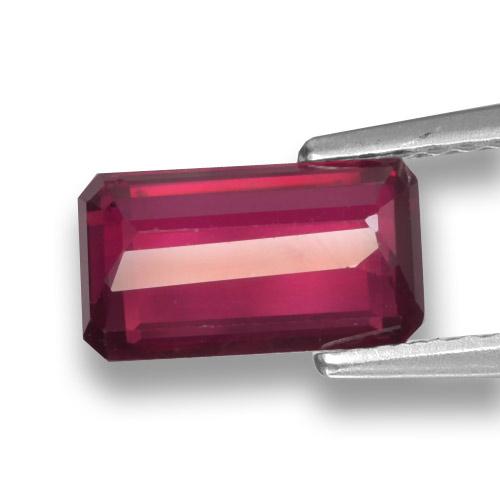 Rubis rouge naturelle taille émeraude, 1,71 ct, VS-SI