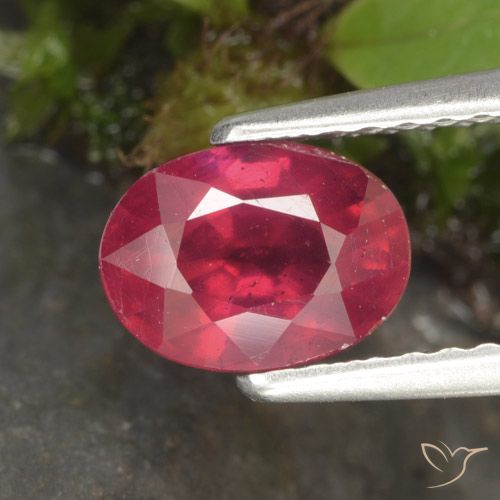 Rubis Rouge moyen naturelle ovale, 1.41 ct, VS-SI