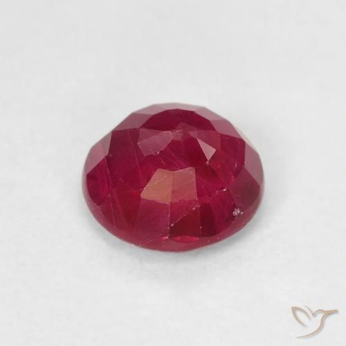 Rubis Rouge foncé naturelle Tour, 0.76 ct, VS-SI