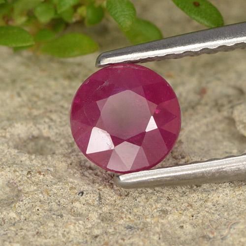Rubis Rouge moyen naturelle Tour, 0.84 ct, VS-SI