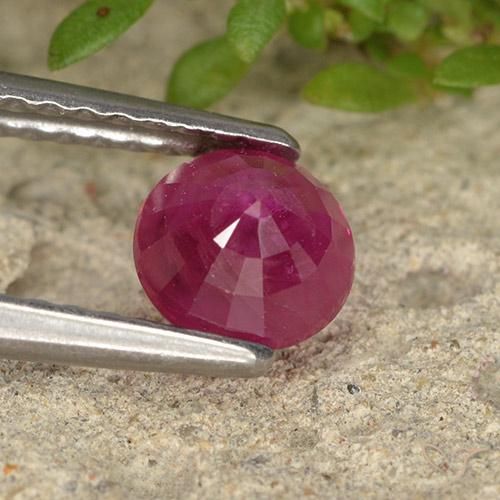 Rubis Rouge moyen naturelle Tour, 0.84 ct, VS-SI