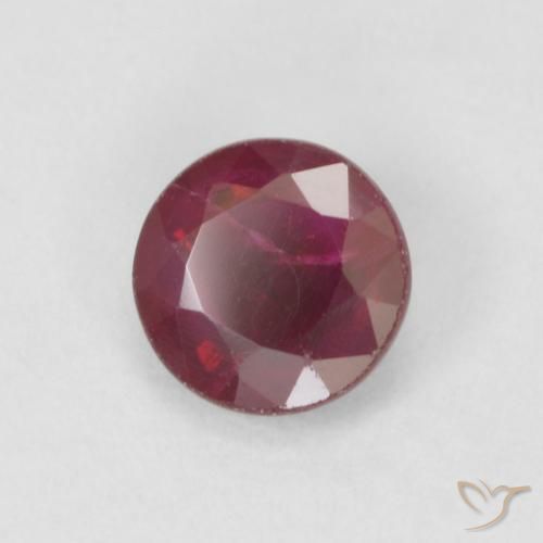 Rubis Rouge foncé naturelle Tour, 0.40 ct, VS-SI