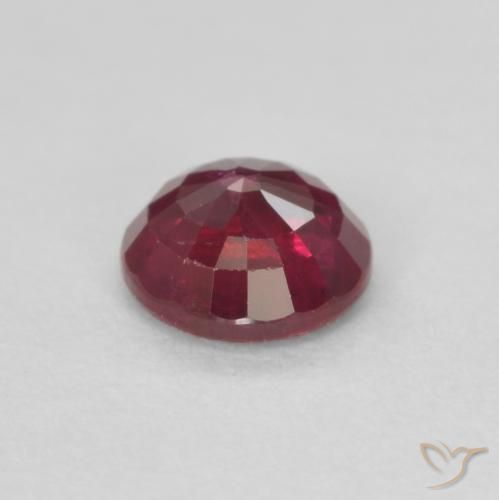Rubis Rouge foncé naturelle Tour, 0.40 ct, VS-SI
