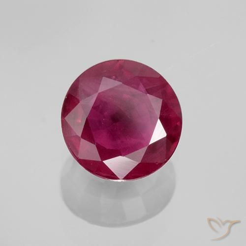 Rubis Rouge foncé naturelle Tour, 0.70 ct, VS-SI