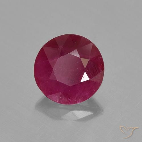 Rubis Rouge foncé naturelle Tour, 0.65 ct, VS-SI
