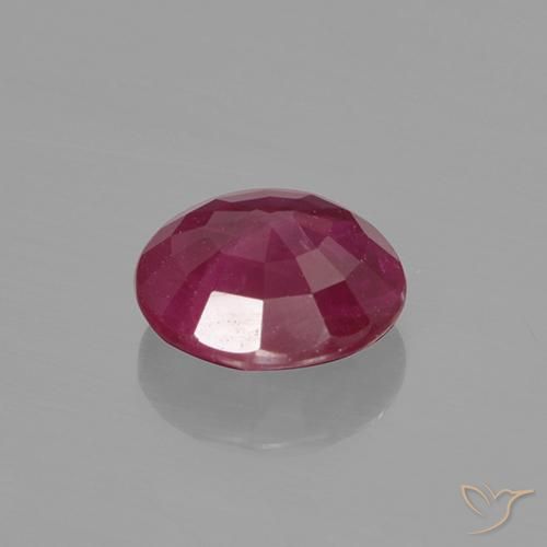 Rubis Rouge foncé naturelle Tour, 0.65 ct, VS-SI