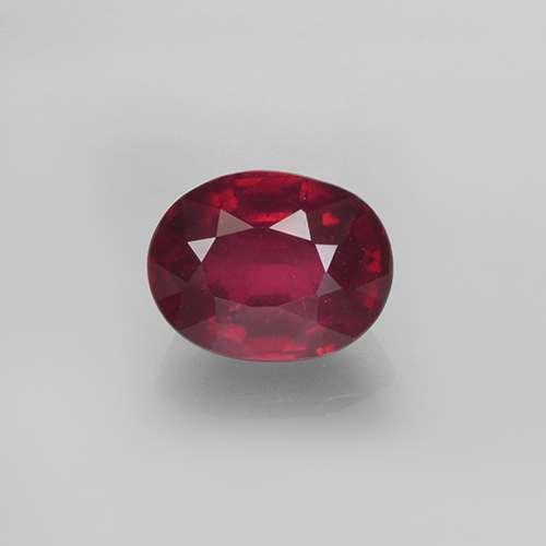 Rubis Rouge moyen naturelle Coupe ovale, 2.26 ct, VS-SI