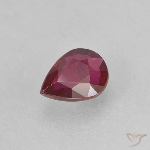 Rubis Rouge foncé naturelle En forme de poire, 0.31 ct, VS-SI