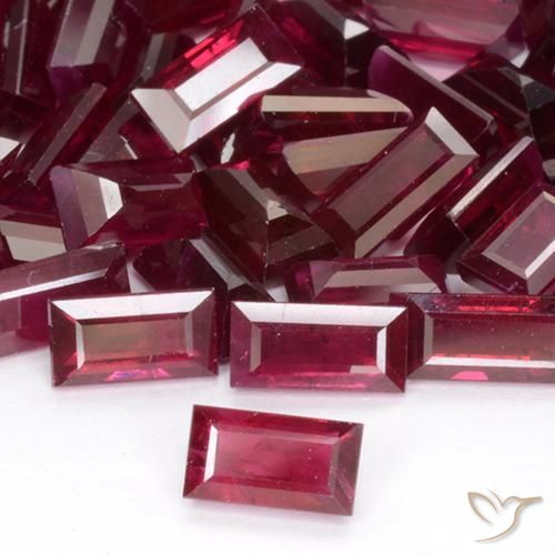Rubis Rouge foncé naturelle Baquette, 0.32 ct, VS-SI