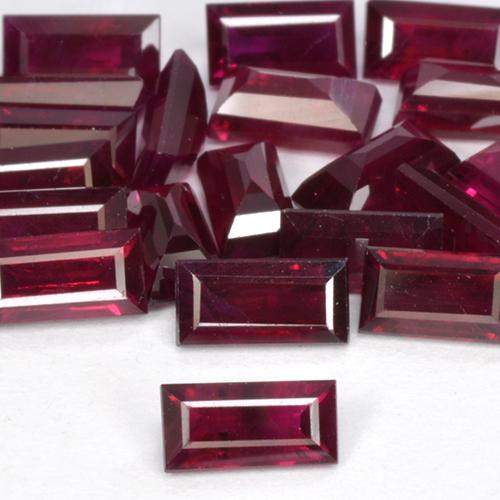 Rubis Rouge foncé naturelle Baquette, 0.31 ct, VS-SI