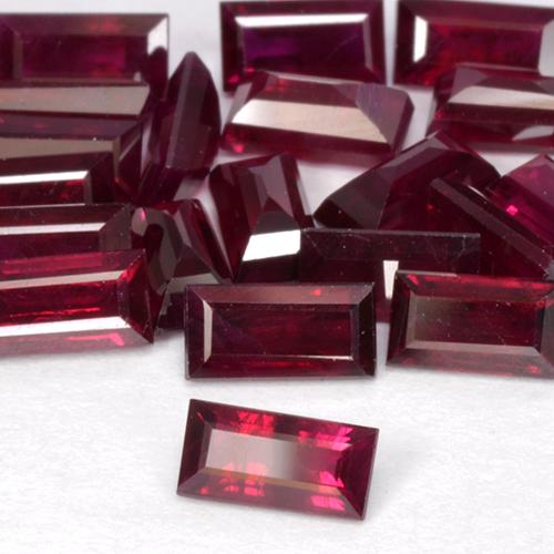 Rubis Rouge foncé naturelle Baquette, 0.31 ct, VS-SI