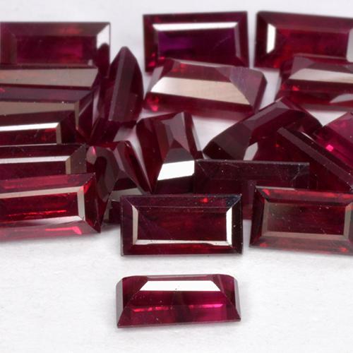 Rubis Rouge foncé naturelle Baquette, 0.31 ct, VS-SI