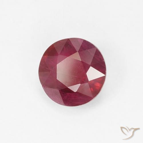 Rubis Rouge foncé naturelle Tour, 0.84 ct, VS-SI
