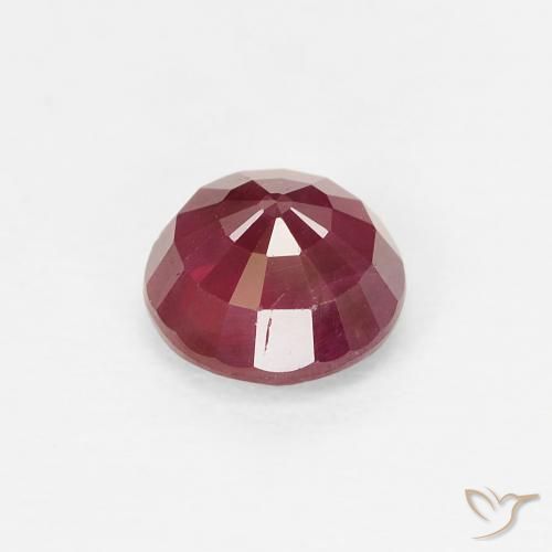 Rubis Rouge foncé naturelle Tour, 0.84 ct, VS-SI