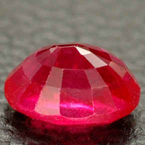 Rubis rouge naturelle coupe ovale, 1,03 ct, VS-SI