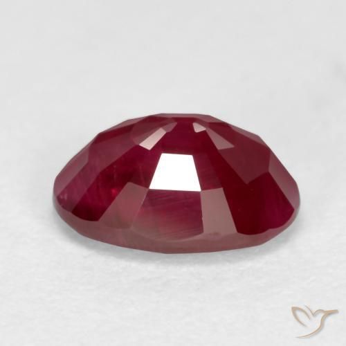 Rubis Rouge foncé naturelle ovale, 1.03 ct, VS-SI