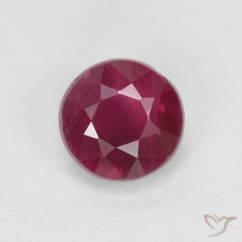 Rubis Rouge foncé naturelle Coupe roude, 0.40 ct, SI