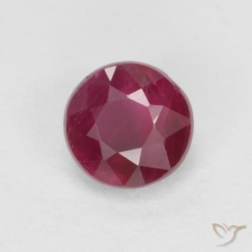 Rubis Rouge foncé naturelle Coupe roude, 0.40 ct, SI
