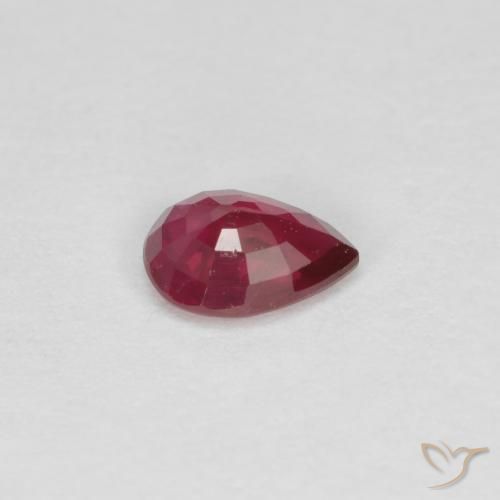 Rubis Rouge foncé naturelle En forme de poire, 0.30 ct, VS-SI