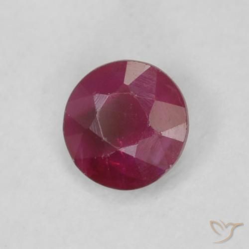 Rubis Rouge foncé naturelle Tour, 0.18 ct, VS