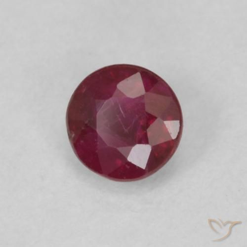 Rubis Rouge foncé naturelle Tour, 0.32 ct, VS