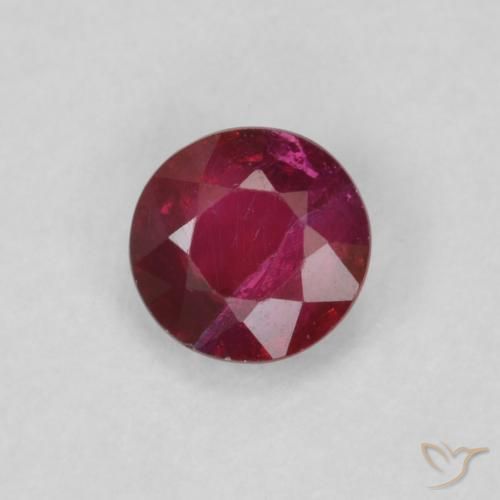 Rubis Rouge foncé naturelle Tour, 0.27 ct, VS