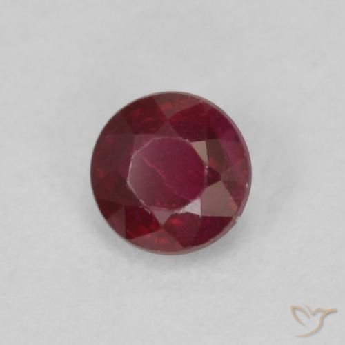 Rubis Rouge foncé naturelle Tour, 0.30 ct, VS