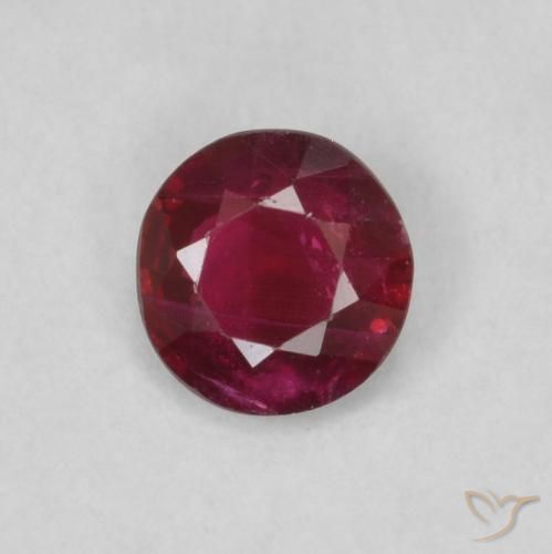 Rubis Rouge foncé naturelle Coupe roude, 0.25 ct, SI