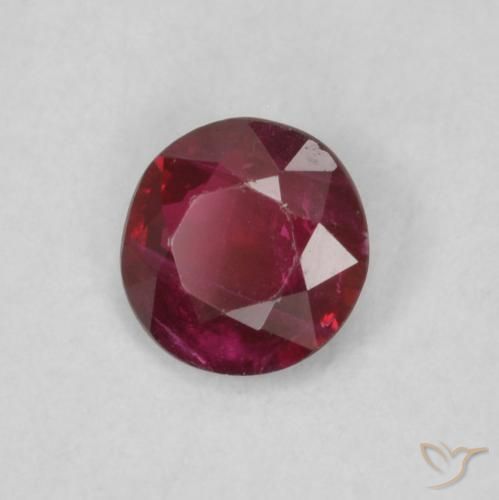 Rubis Rouge foncé naturelle Coupe roude, 0.25 ct, SI