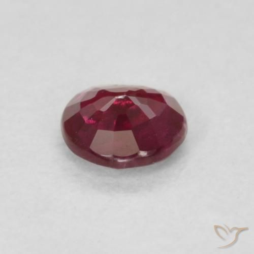 Rubis Rouge foncé naturelle Coupe roude, 0.25 ct, SI