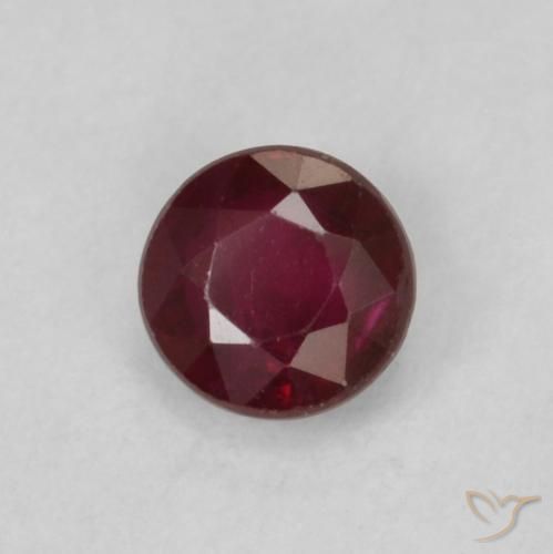 Rubis Rouge foncé naturelle Tour, 0.30 ct, SI