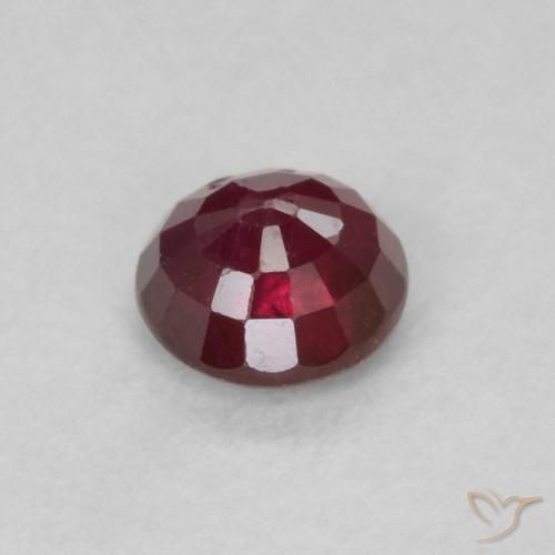 Rubis Rouge foncé naturelle Tour, 0.30 ct, SI