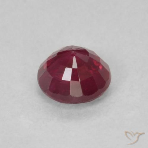 Rubis Rouge foncé naturelle Tour, 0.32 ct, SI