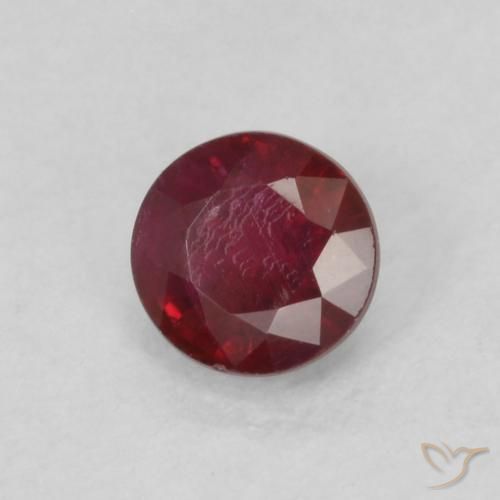 Rubis Rouge foncé naturelle Tour, 0.31 ct, SI
