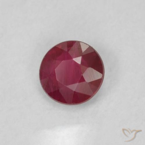 Rubis Rouge foncé naturelle Tour, 0.19 ct, VS